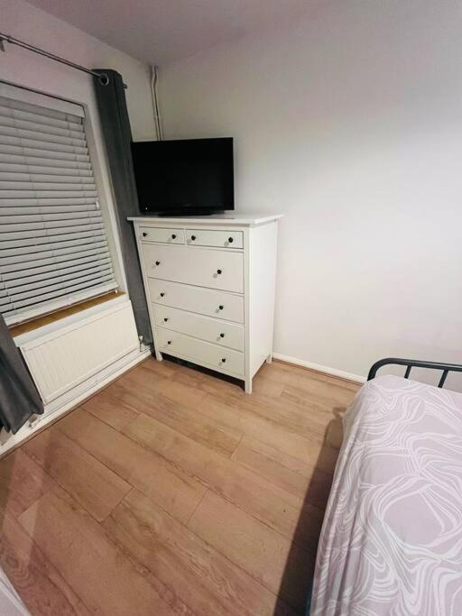 Ferienwohnung Immaculate 2 Bed Flat With Free Parking! Watford  Exterior foto