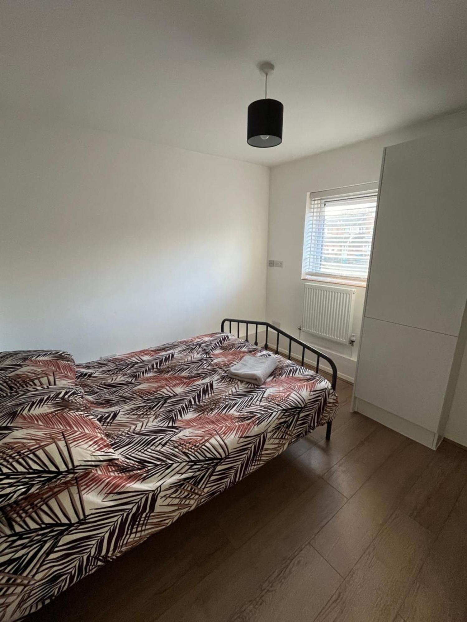 Ferienwohnung Immaculate 2 Bed Flat With Free Parking! Watford  Exterior foto